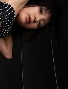 Miu Nakamura tempts any man with her hot curves in lingerie