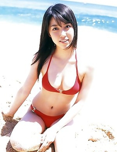 Beautiful gravure angel melts the scene in her bikini at a beach