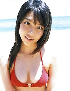 Beautiful gravure angel melts the scene in her bikini at a beach