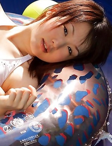 Naoko Sawano with fit curves can&#180;t wait to go to the sea