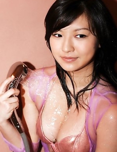 Konomi Yoshikawa spoils big cans and hot body with soap