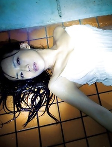 Maomi Yuuki is perfect model to pose in different places