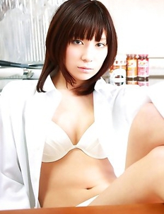 Miu Nakamura takes sports outfit off and reveals hot body