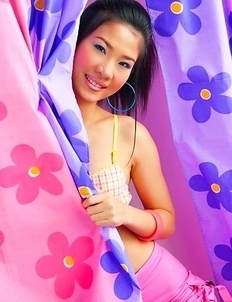 Keiko Kyo goes into her bathroom and commences playing around. At first, she makes hot poses and just enjoys tickling your imagination.