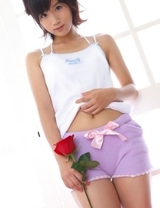 Yuzuki Hashimoto in shorts is so sexy that gets roses