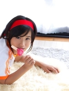 Japan teen Yuzuki Hashimoto does gym exercises and enjoys ice cream