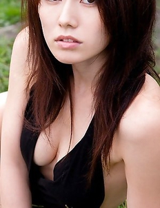 Momoko Tani Asian shows racy body in lingerie including on grass