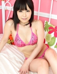 Maria Akamine shows big assets in pink lingerie in her bed