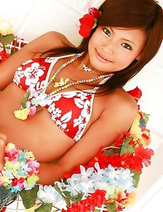 Ryo Kanezaki Asian takes short jeans off and shows ass in bikini