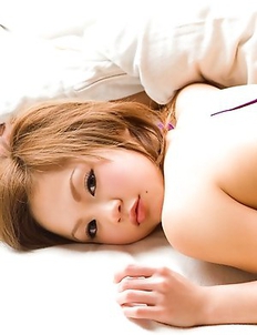 Runa Hamakawa with hot curves shows how sportive she is