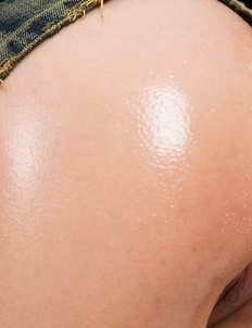 Mei Ashikawa oils up her ass before giving a sensational assjob on camera