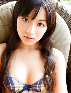Miyake Hitomi has some perfect to be photographed curves