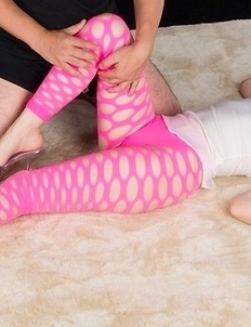 Pink pantyhose brunette Yuma Miyazaki gets her legs and toes fucked on camera