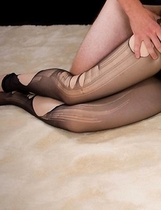 Pantyhose-clad babe Shizuka Maeshiro getting her legs fucked in a hot gallery