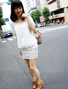 Hot wifey Ayu Kawashima shows off