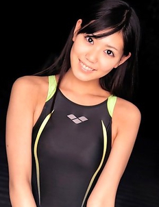 Saemi Shinohara shows sexy legs in bath suit in classroom