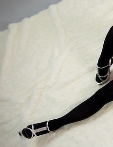 Horny babe in black Mizuho Shiina flaunting it while wearing sexy heels