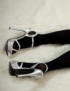 Horny babe in black Mizuho Shiina flaunting it while wearing sexy heels