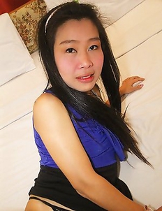 Tourist fucks a horny Thai girl