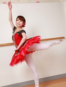 Ballerina Ririka Suzuki shows off