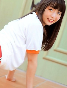 Megumi Suzumoto with hot bum in shorts is ready for sports
