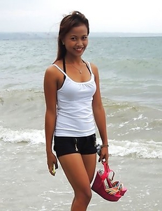 Dark-skinned Filipina Mhikaella