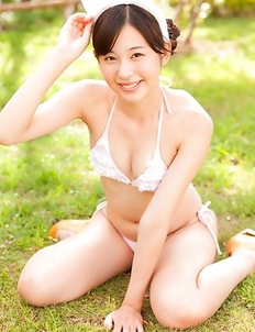 Mikako Horikawa spends time at the sea to show sexy curves