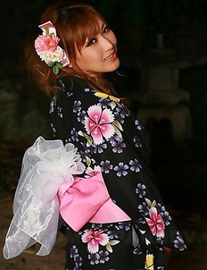 Hot lady in kimono Eri Hoshikawa