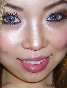 Asian chick posing naked while camwhoring