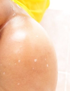 Asian Meijii Mala enjoys bathing and spreading ass