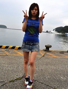 Hinata Serina showing off outdoors