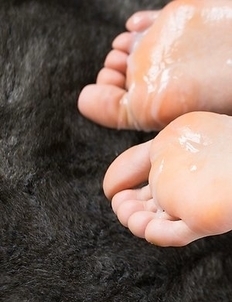 Femdom mistress Ai Mukai lets her slave blow that load on her sexy soles