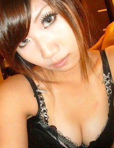 Amateur Asian chicks posing for the cam