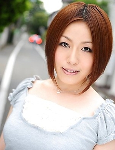 Hot Hiromi Tominaga loves posing