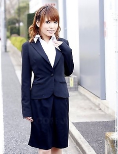 Yui Shimizu getting ready for sex