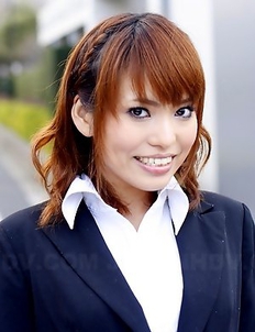 Yui Shimizu getting ready for sex