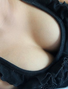 Cute Thai babe stripping and spreading