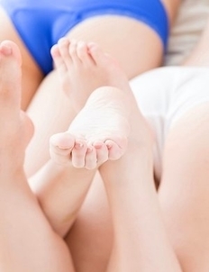 Lingerie-wearing hotties Sara Yurikawa and Yui Kasugano masturbate together