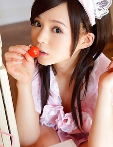 Runa Hamakawa shows hot bum and plays with vegetables