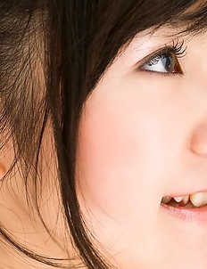 Natsuki Takahashi loves exposing her nasty bum under skirt