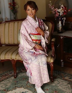 Cute Kaede Moritaka shows her pussy