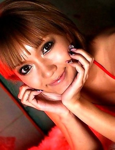 Hina Ootsuka gets horny with dildo