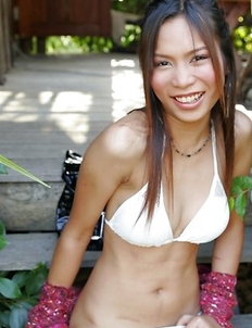 Balloon Barichat aggressively takes off her clothes and sits down while feeling on her body.