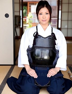 Kendo girl Jun Sena showing off