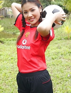 Arisa Sunaree is getting very hot as she takes off her shorts and reveals her hairy pussy.