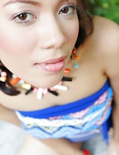 Check out this amazing photo session and enjoy watching lovely Caldear Jakarat at her photo shoot.