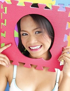 Enjoy the sexy Gok Grongring as she shows you what sexiness looks like. This hot babe gets on her side and shows off her pussy.