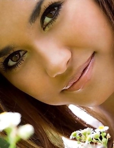 avidol Maria Ozawa posing outdoor