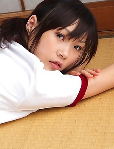 Cute Airi Sakuragi inspires us with teen body in innocent clothes