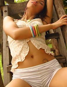 Amara Bhunawat enjoys sitting at the playground and making sexy pictures.